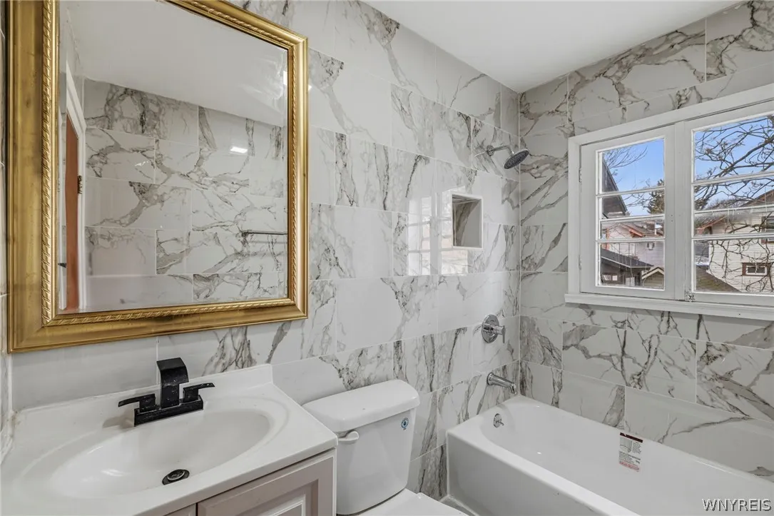 6 Palos Place, Buffalo, New York 14215, Buffalo, New York 14215, 6 Bedrooms Bedrooms, ,3 BathroomsBathrooms,Residential,For Sale,6 Palos Place, Buffalo, New York 14215,0,B1673717