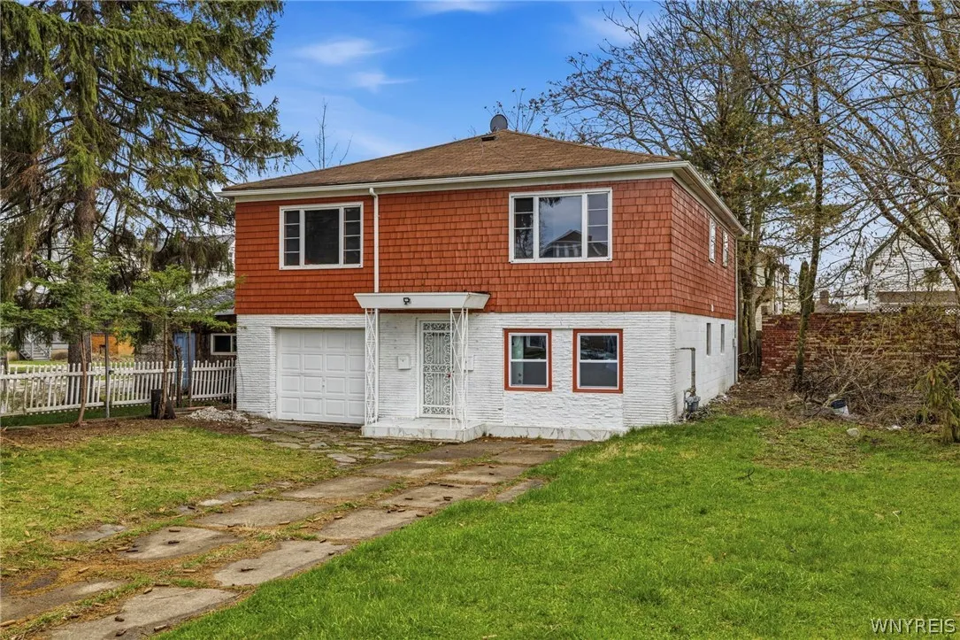 6 Palos Place, Buffalo, New York 14215, Buffalo, New York 14215, 6 Bedrooms Bedrooms, ,3 BathroomsBathrooms,Residential,For Sale,6 Palos Place, Buffalo, New York 14215,0,B1673717