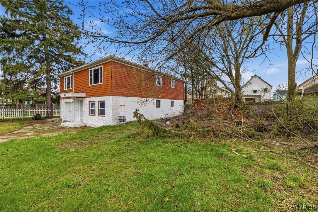 6 Palos Place, Buffalo, New York 14215, Buffalo, New York 14215, 6 Bedrooms Bedrooms, ,3 BathroomsBathrooms,Residential,For Sale,6 Palos Place, Buffalo, New York 14215,0,B1673717