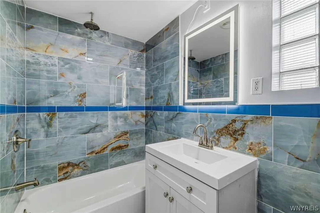 6 Palos Place, Buffalo, New York 14215, Buffalo, New York 14215, 6 Bedrooms Bedrooms, ,3 BathroomsBathrooms,Residential,For Sale,6 Palos Place, Buffalo, New York 14215,0,B1673717