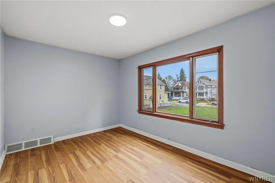 6 Palos Place, Buffalo, New York 14215, Buffalo, New York 14215, 6 Bedrooms Bedrooms, ,3 BathroomsBathrooms,Residential,For Sale,6 Palos Place, Buffalo, New York 14215,0,B1673717