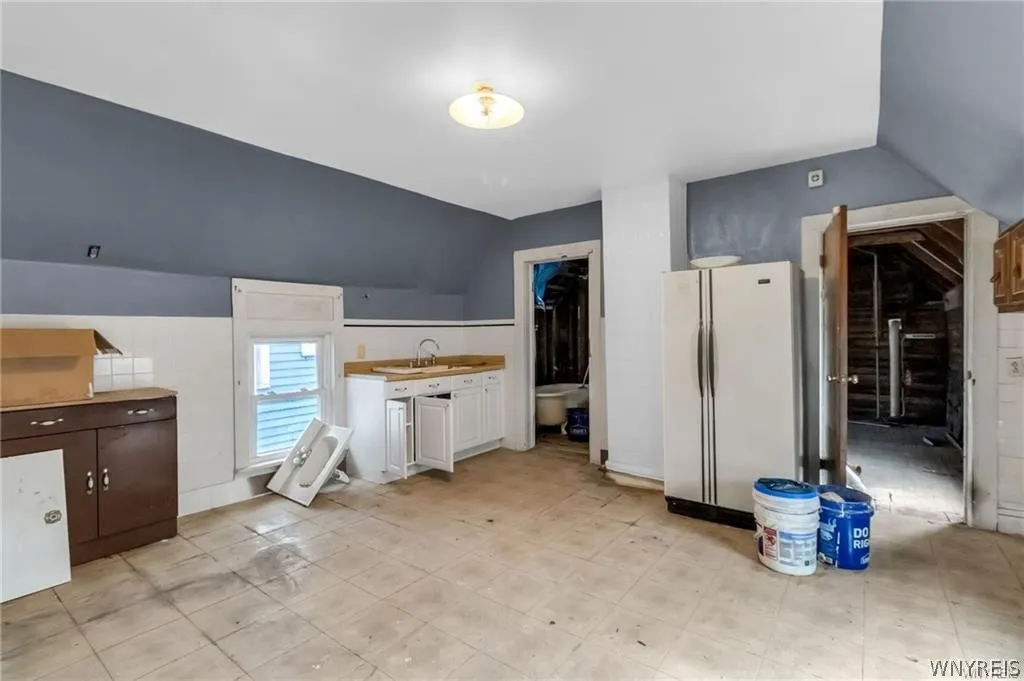 99 Lakeview Avenue, Buffalo, New York 14201, Buffalo, New York 14201, 6 Bedrooms Bedrooms, ,2 BathroomsBathrooms,Residential,For Sale,99 Lakeview Avenue, Buffalo, New York 14201,0,B1672320
