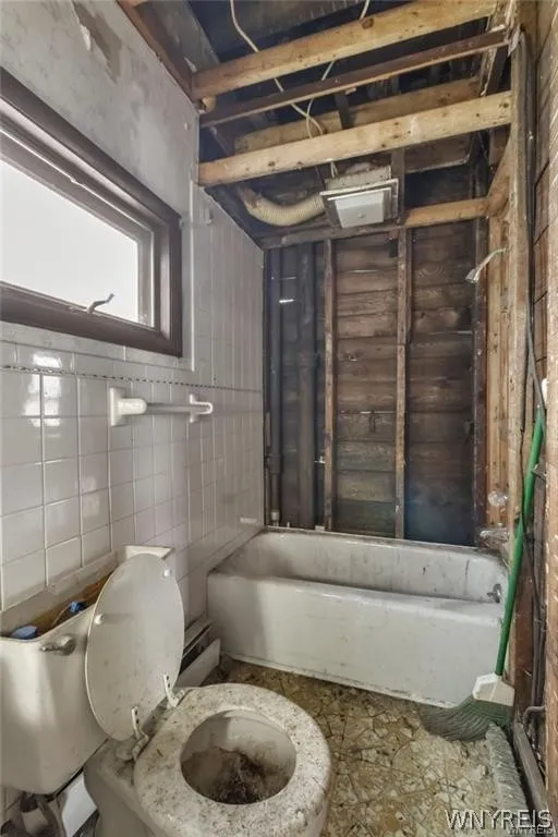 99 Lakeview Avenue, Buffalo, New York 14201, Buffalo, New York 14201, 6 Bedrooms Bedrooms, ,2 BathroomsBathrooms,Residential,For Sale,99 Lakeview Avenue, Buffalo, New York 14201,0,B1672320