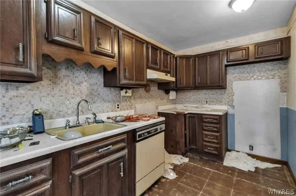 99 Lakeview Avenue, Buffalo, New York 14201, Buffalo, New York 14201, 6 Bedrooms Bedrooms, ,2 BathroomsBathrooms,Residential,For Sale,99 Lakeview Avenue, Buffalo, New York 14201,0,B1672320