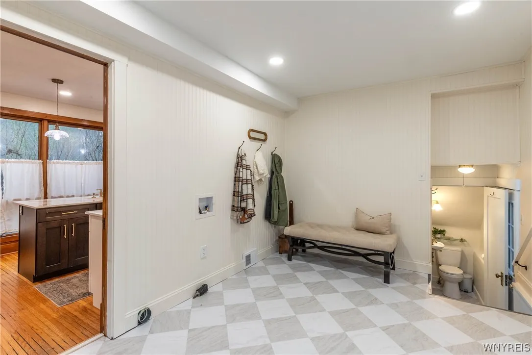 24 Highland Drive, Amherst, New York 14221, Amherst, New York 14221, 3 Bedrooms Bedrooms, 7 Rooms Rooms,1 BathroomBathrooms,Residential,For Sale,24 Highland Drive, Amherst, New York 14221,0,B1673573