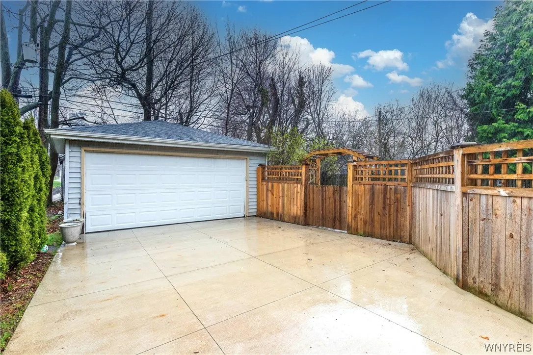 24 Highland Drive, Amherst, New York 14221, Amherst, New York 14221, 3 Bedrooms Bedrooms, 7 Rooms Rooms,1 BathroomBathrooms,Residential,For Sale,24 Highland Drive, Amherst, New York 14221,0,B1673573