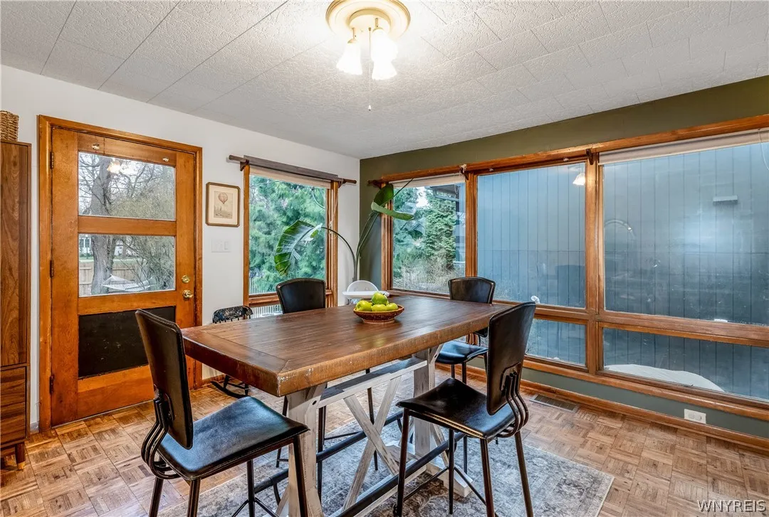24 Highland Drive, Amherst, New York 14221, Amherst, New York 14221, 3 Bedrooms Bedrooms, 7 Rooms Rooms,1 BathroomBathrooms,Residential,For Sale,24 Highland Drive, Amherst, New York 14221,0,B1673573