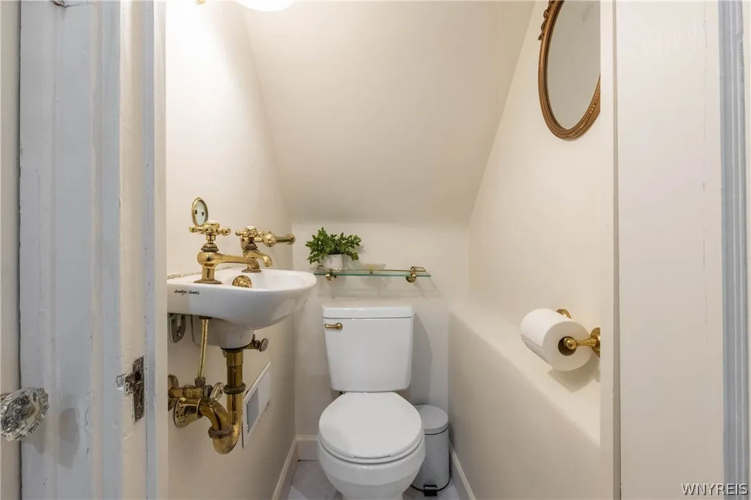 24 Highland Drive, Amherst, New York 14221, Amherst, New York 14221, 3 Bedrooms Bedrooms, 7 Rooms Rooms,1 BathroomBathrooms,Residential,For Sale,24 Highland Drive, Amherst, New York 14221,0,B1673573