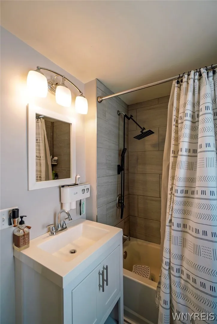 602 Hopkins Street, Buffalo, New York 14220, Buffalo, New York 14220, 3 Bedrooms Bedrooms, 6 Rooms Rooms,1 BathroomBathrooms,Residential,For Sale,602 Hopkins Street, Buffalo, New York 14220,0,B1673860