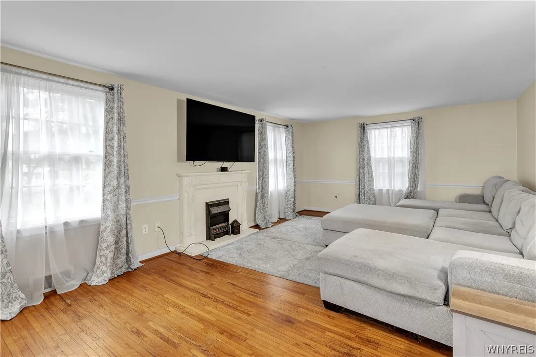 8525 Sunset Drive, Clarence, New York 14221, Clarence, New York 14221, 3 Bedrooms Bedrooms, 9 Rooms Rooms,2 BathroomsBathrooms,Residential,For Sale,8525 Sunset Drive, Clarence, New York 14221,0,B1671937