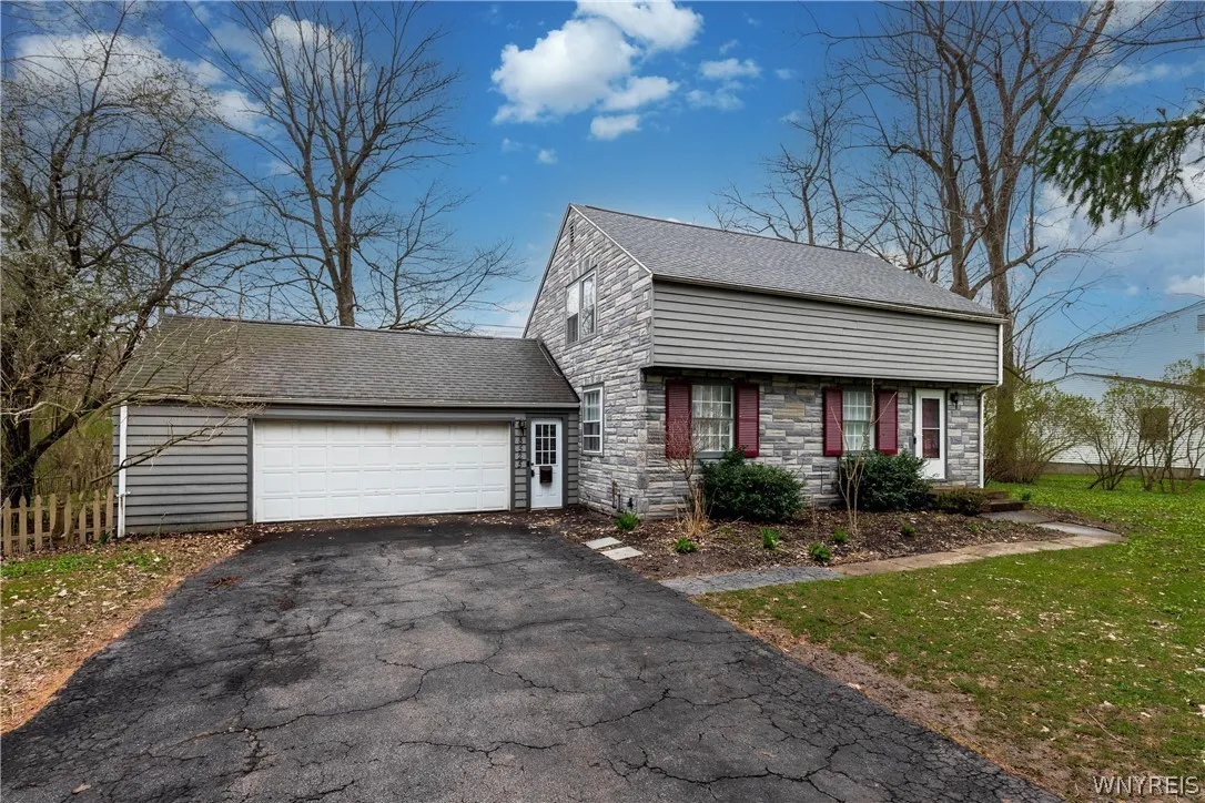 8525 Sunset Drive, Clarence, New York 14221, Clarence, New York 14221, 3 Bedroom Bedrooms, 9 Room Rooms,2 BathroomBathrooms,Residential,Closed,8525 Sunset Drive, Clarence, New York 14221,0,B1671937