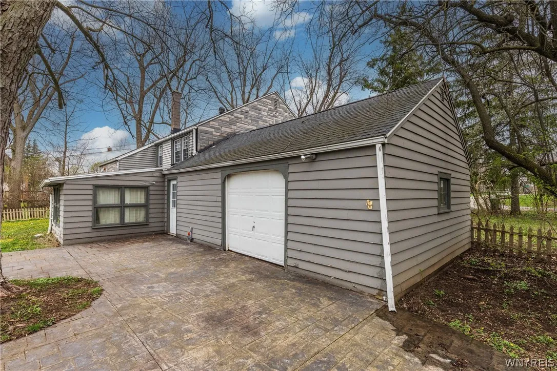 8525 Sunset Drive, Clarence, New York 14221, Clarence, New York 14221, 3 Bedrooms Bedrooms, 9 Rooms Rooms,2 BathroomsBathrooms,Residential,For Sale,8525 Sunset Drive, Clarence, New York 14221,0,B1671937
