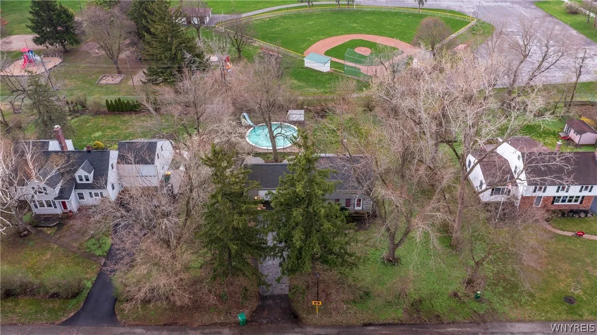 8525 Sunset Drive, Clarence, New York 14221, Clarence, New York 14221, 3 Bedrooms Bedrooms, 9 Rooms Rooms,2 BathroomsBathrooms,Residential,For Sale,8525 Sunset Drive, Clarence, New York 14221,0,B1671937