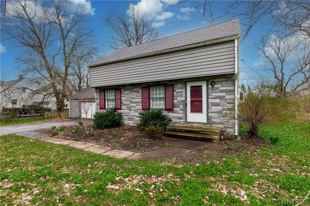 8525 Sunset Drive, Clarence, New York 14221, Clarence, New York 14221, 3 Bedrooms Bedrooms, 9 Rooms Rooms,2 BathroomsBathrooms,Residential,For Sale,8525 Sunset Drive, Clarence, New York 14221,0,B1671937