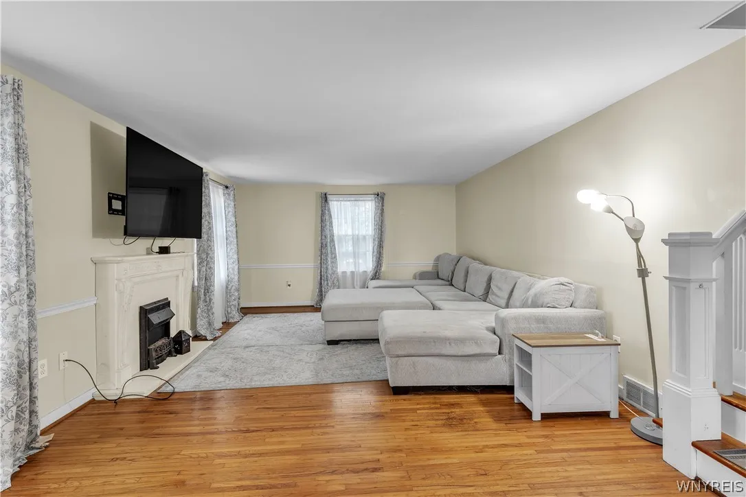 8525 Sunset Drive, Clarence, New York 14221, Clarence, New York 14221, 3 Bedrooms Bedrooms, 9 Rooms Rooms,2 BathroomsBathrooms,Residential,For Sale,8525 Sunset Drive, Clarence, New York 14221,0,B1671937