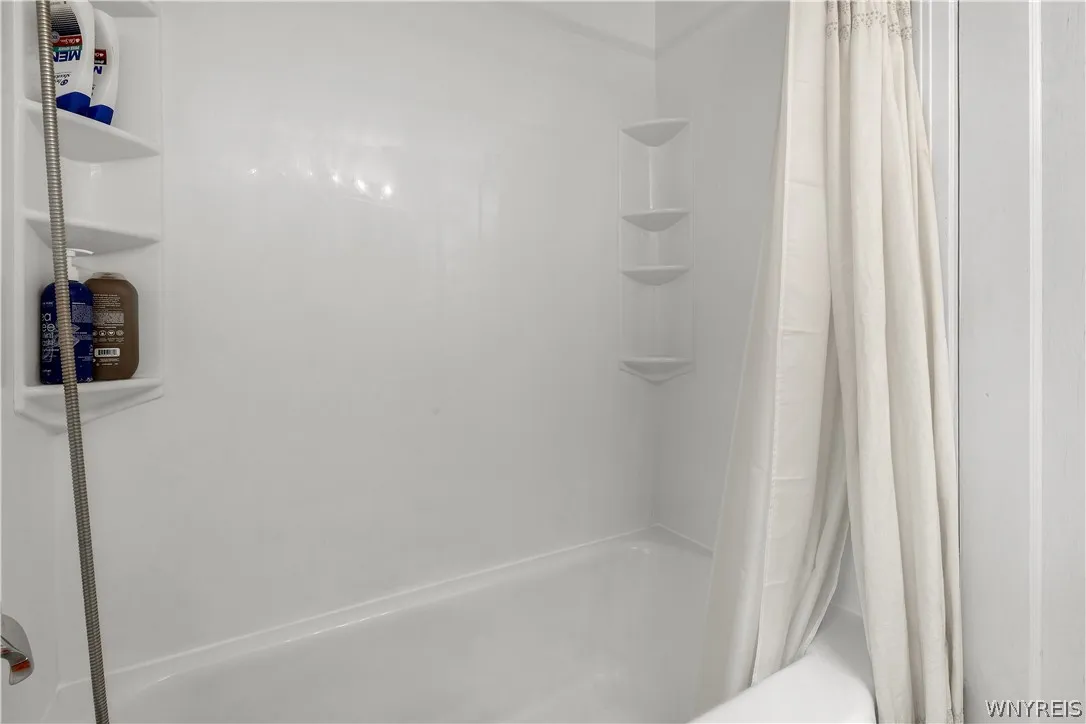 8525 Sunset Drive, Clarence, New York 14221, Clarence, New York 14221, 3 Bedrooms Bedrooms, 9 Rooms Rooms,2 BathroomsBathrooms,Residential,For Sale,8525 Sunset Drive, Clarence, New York 14221,0,B1671937