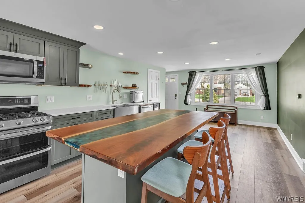 30 Errington Terrace, Orchard Park, New York 14127, Orchard Park, New York 14127, 3 Bedrooms Bedrooms, 6 Rooms Rooms,1 BathroomBathrooms,Residential,For Sale,30 Errington Terrace, Orchard Park, New York 14127,0,B1673343