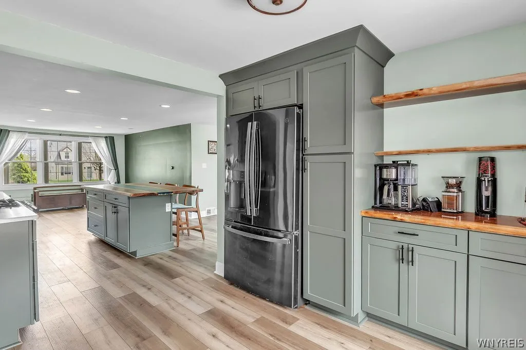 30 Errington Terrace, Orchard Park, New York 14127, Orchard Park, New York 14127, 3 Bedrooms Bedrooms, 6 Rooms Rooms,1 BathroomBathrooms,Residential,For Sale,30 Errington Terrace, Orchard Park, New York 14127,0,B1673343