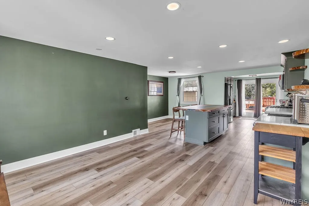 30 Errington Terrace, Orchard Park, New York 14127, Orchard Park, New York 14127, 3 Bedrooms Bedrooms, 6 Rooms Rooms,1 BathroomBathrooms,Residential,For Sale,30 Errington Terrace, Orchard Park, New York 14127,0,B1673343
