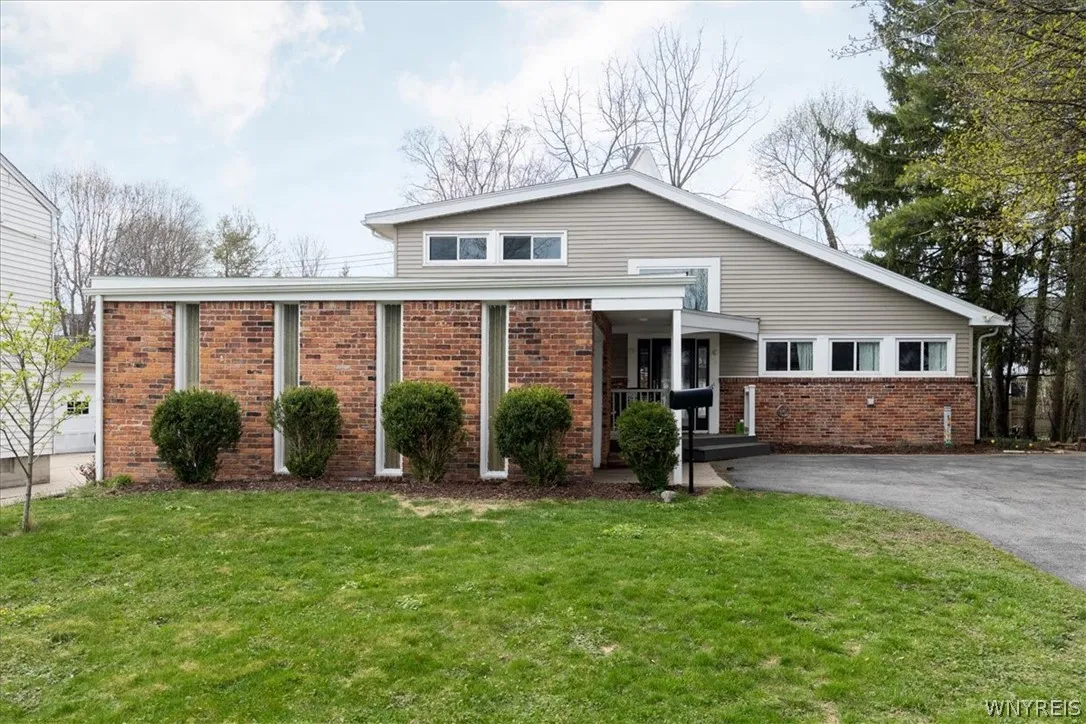 29 Berryman Drive, Amherst, New York 14226, Amherst, New York 14226, 4 Bedrooms Bedrooms, 7 Rooms Rooms,2 BathroomsBathrooms,Residential,Closed,29 Berryman Drive, Amherst, New York 14226,0,B1674020