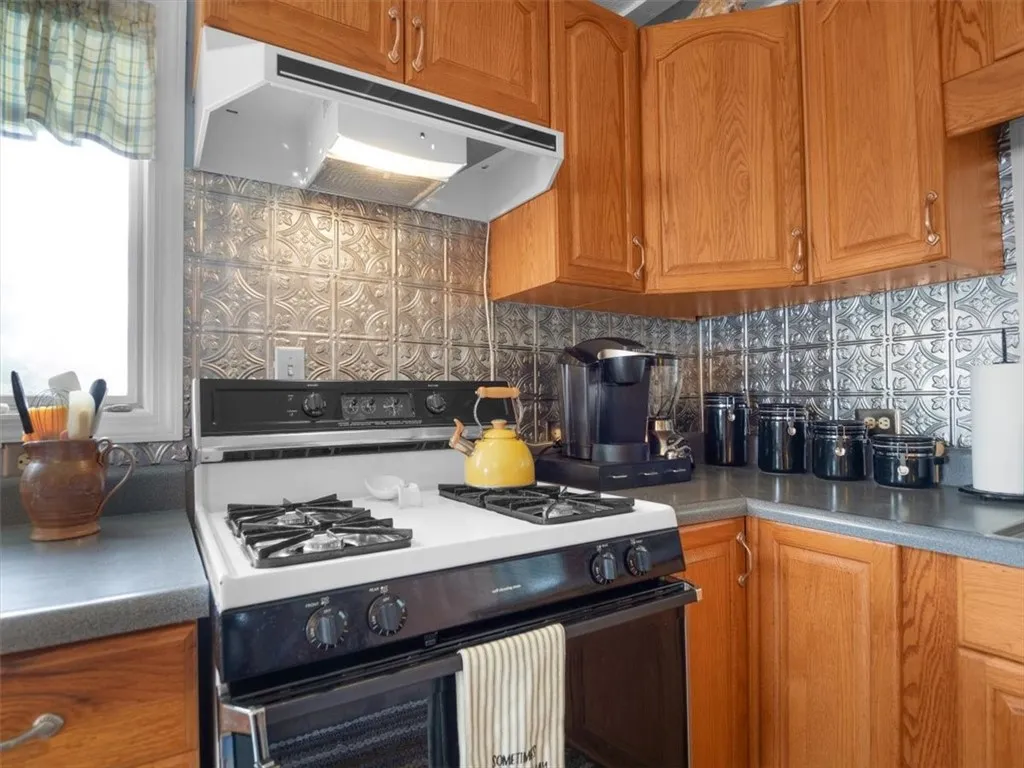 10340 Oregon Avenue, Wolcott, New York 14590, Wolcott, New York 14590, 2 Bedroom Bedrooms, 2 Room Rooms,1 BathroomBathrooms,Residential,For Sale,10340 Oregon Avenue, Wolcott, New York 14590,0,R1673544