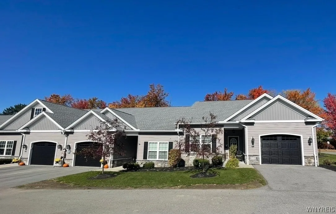 5281 Chestnut Ridge, Orchard Park, New York 14127, Orchard Park, New York 14127, 2 Bedrooms Bedrooms, 4 Rooms Rooms,2 BathroomsBathrooms,Residential Lease,For Rent,5281 Chestnut Ridge, Orchard Park, New York 14127,0,B1674151