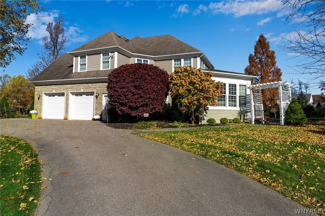 35 Birdsong Parkway, Orchard Park, New York 14127, Orchard Park, New York 14127, 4 Bedrooms Bedrooms, 10 Rooms Rooms,3 BathroomsBathrooms,Residential,For Sale,35 Birdsong Parkway, Orchard Park, New York 14127,0,B1673669