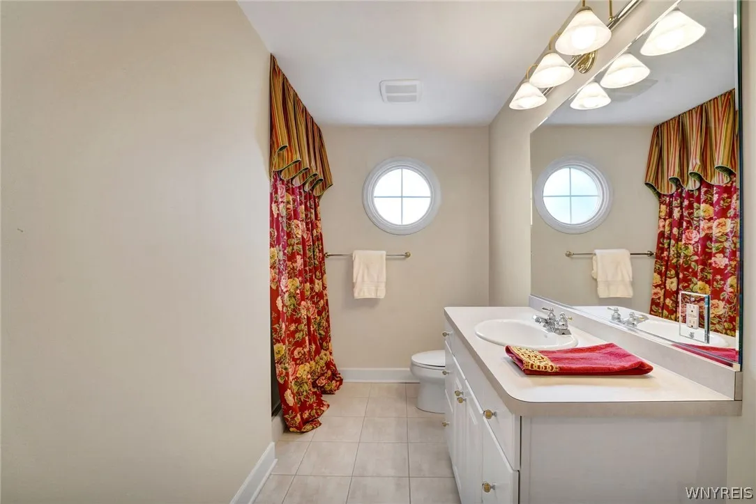 35 Birdsong Parkway, Orchard Park, New York 14127, Orchard Park, New York 14127, 4 Bedrooms Bedrooms, 10 Rooms Rooms,3 BathroomsBathrooms,Residential,For Sale,35 Birdsong Parkway, Orchard Park, New York 14127,0,B1673669