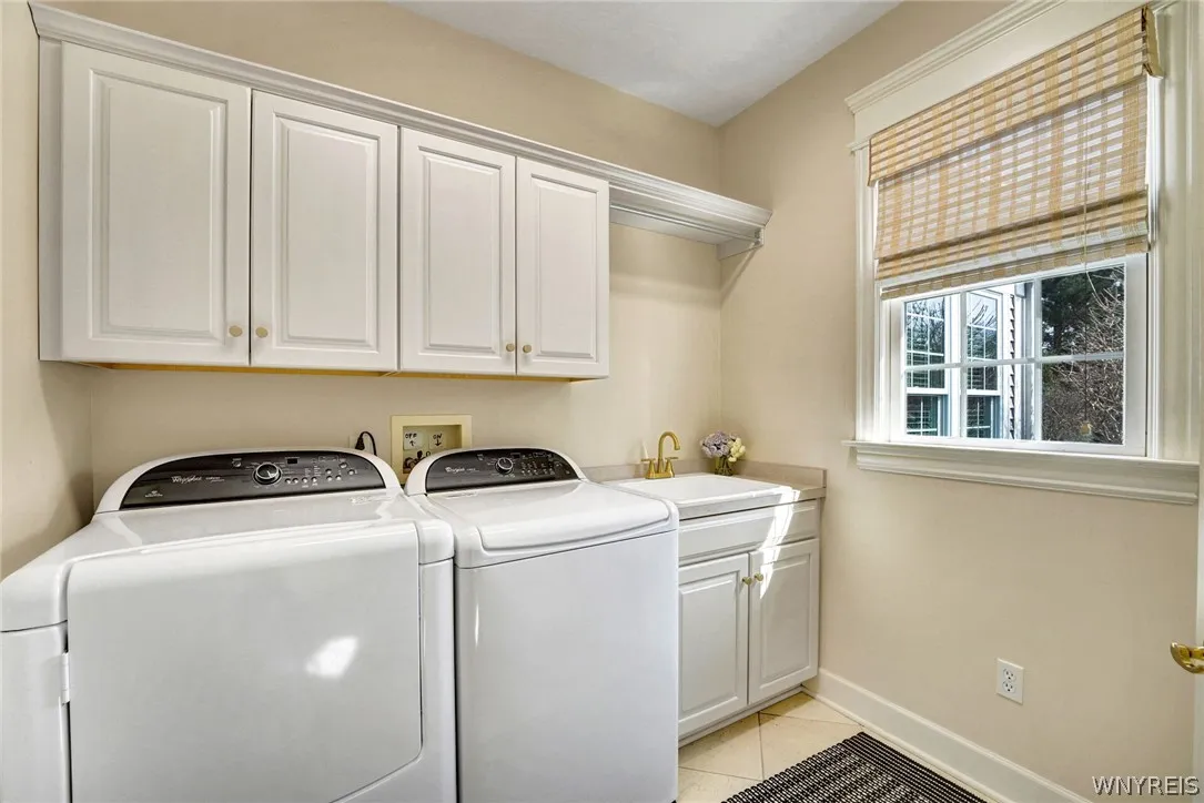 35 Birdsong Parkway, Orchard Park, New York 14127, Orchard Park, New York 14127, 4 Bedrooms Bedrooms, 10 Rooms Rooms,3 BathroomsBathrooms,Residential,For Sale,35 Birdsong Parkway, Orchard Park, New York 14127,0,B1673669