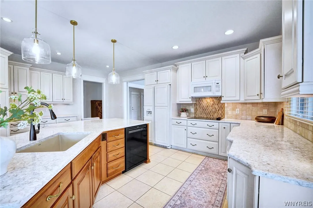 35 Birdsong Parkway, Orchard Park, New York 14127, Orchard Park, New York 14127, 4 Bedrooms Bedrooms, 10 Rooms Rooms,3 BathroomsBathrooms,Residential,For Sale,35 Birdsong Parkway, Orchard Park, New York 14127,0,B1673669