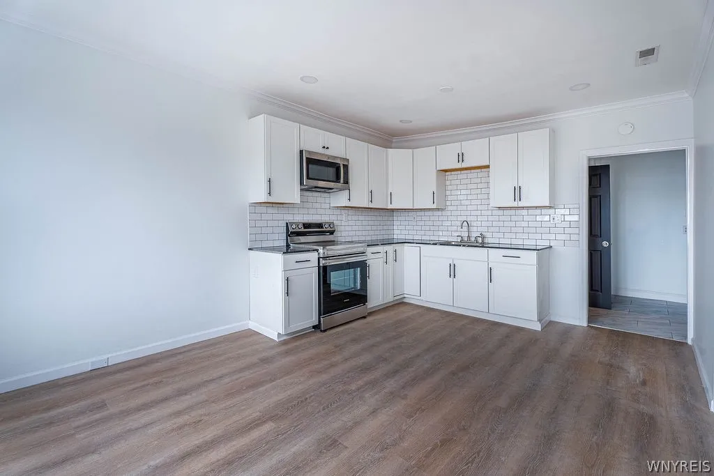 796 Tonawanda Street, Buffalo, New York 14207, Buffalo, New York 14207, 7 Room Rooms,Commercial Sale,For Sale,796 Tonawanda Street, Buffalo, New York 14207,0,B1673842