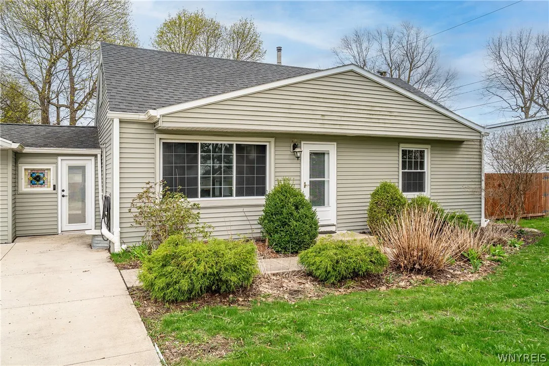 4357 Barton Road, Clarence, New York 14031, Clarence, New York 14031, 3 Bedrooms Bedrooms, 6 Rooms Rooms,1 BathroomBathrooms,Residential,Closed,4357 Barton Road, Clarence, New York 14031,0,B1673920