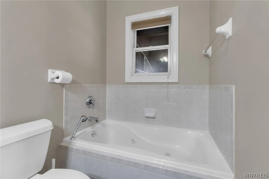 15 Brookshire Court, Amherst, New York 14051, Amherst, New York 14051, 3 Bedrooms Bedrooms, 7 Rooms Rooms,2 BathroomsBathrooms,Residential,For Sale,15 Brookshire Court, Amherst, New York 14051,0,B1674608