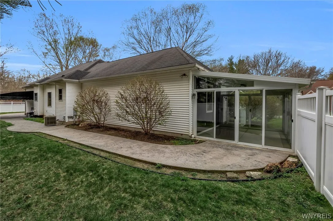 15 Brookshire Court, Amherst, New York 14051, Amherst, New York 14051, 3 Bedrooms Bedrooms, 7 Rooms Rooms,2 BathroomsBathrooms,Residential,For Sale,15 Brookshire Court, Amherst, New York 14051,0,B1674608