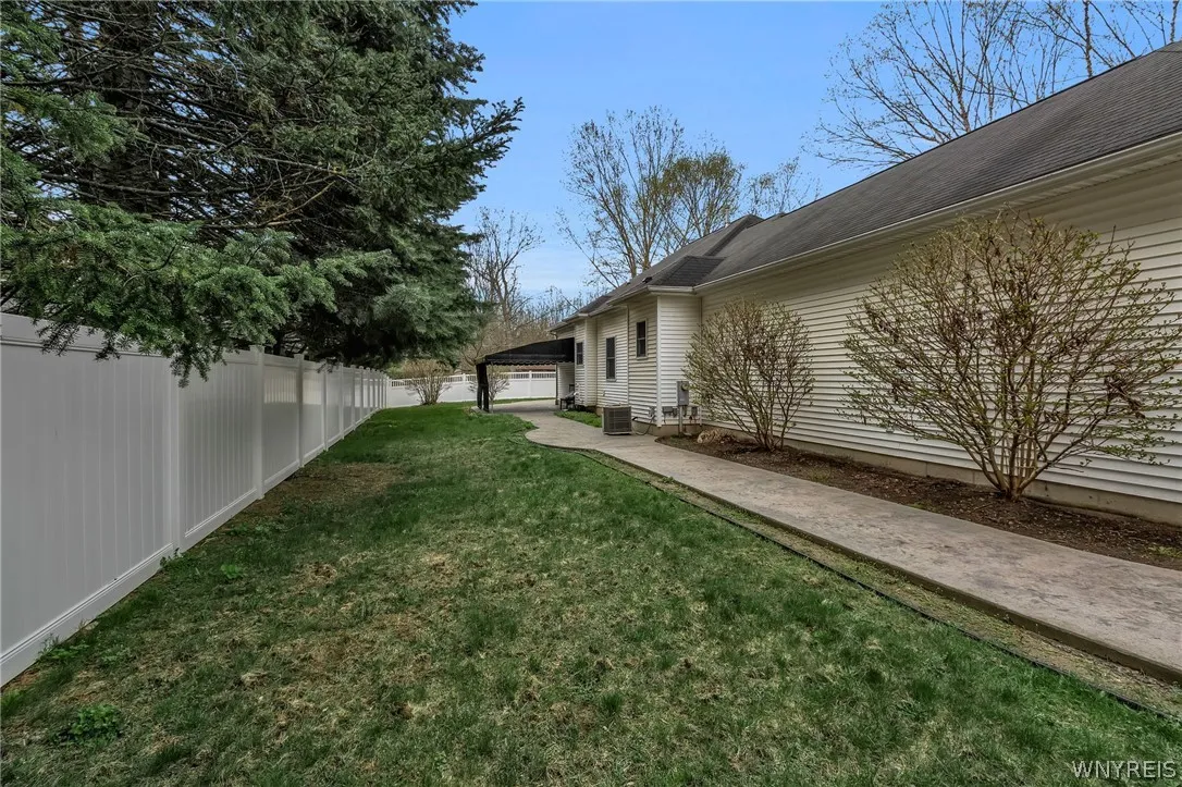 15 Brookshire Court, Amherst, New York 14051, Amherst, New York 14051, 3 Bedrooms Bedrooms, 7 Rooms Rooms,2 BathroomsBathrooms,Residential,For Sale,15 Brookshire Court, Amherst, New York 14051,0,B1674608