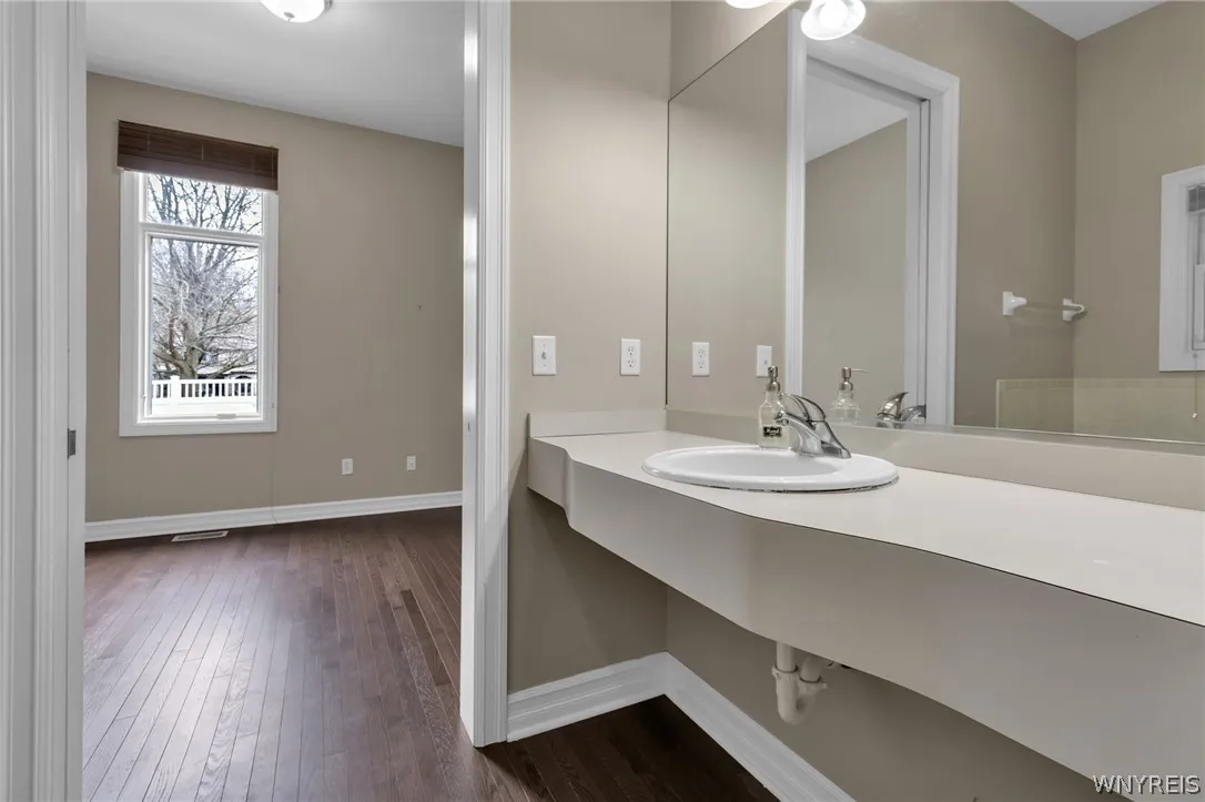 15 Brookshire Court, Amherst, New York 14051, Amherst, New York 14051, 3 Bedrooms Bedrooms, 7 Rooms Rooms,2 BathroomsBathrooms,Residential,For Sale,15 Brookshire Court, Amherst, New York 14051,0,B1674608
