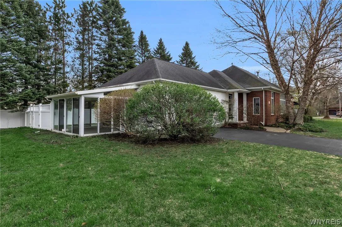 15 Brookshire Court, Amherst, New York 14051, Amherst, New York 14051, 3 Bedrooms Bedrooms, 7 Rooms Rooms,2 BathroomsBathrooms,Residential,For Sale,15 Brookshire Court, Amherst, New York 14051,0,B1674608
