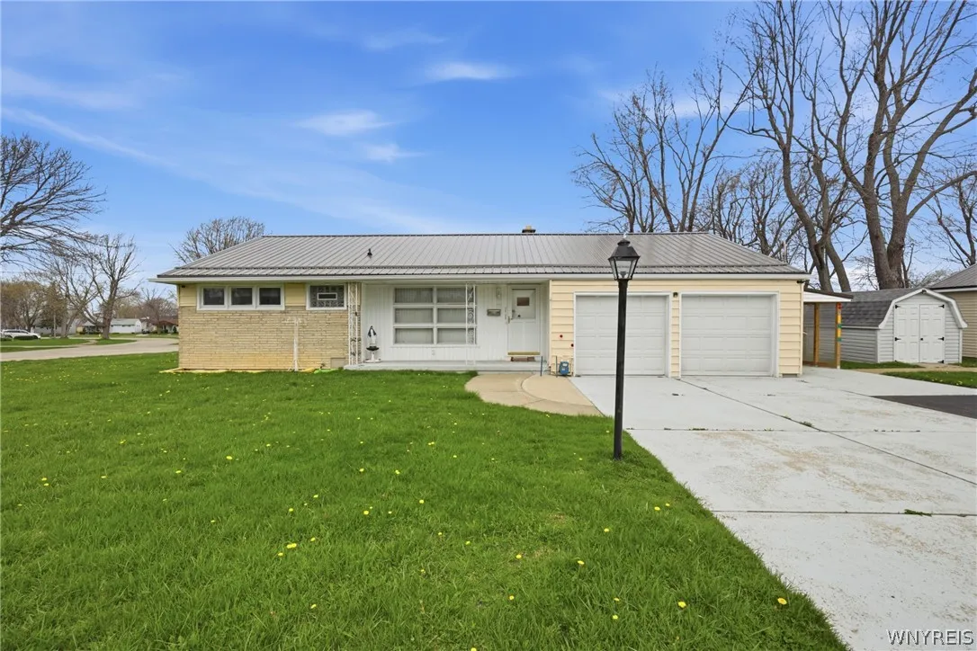 2820 Bell Drive, Hamburg, New York 14075, Hamburg, New York 14075, 3 Bedrooms Bedrooms, 6 Rooms Rooms,1 BathroomBathrooms,Residential,Closed,2820 Bell Drive, Hamburg, New York 14075,0,B1674673