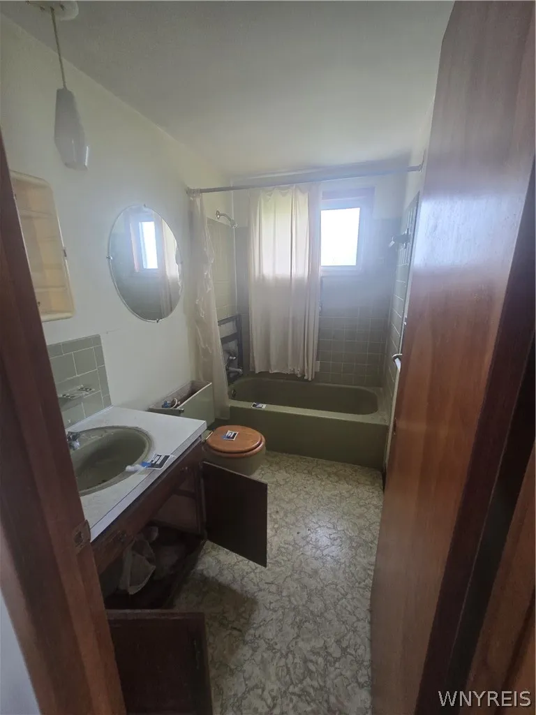 5741 Berg Road, Orchard Park, New York 14218, Orchard Park, New York 14218, 6 Bedrooms Bedrooms, ,2 BathroomsBathrooms,Residential,For Sale,5741 Berg Road, Orchard Park, New York 14218,0,B1674687