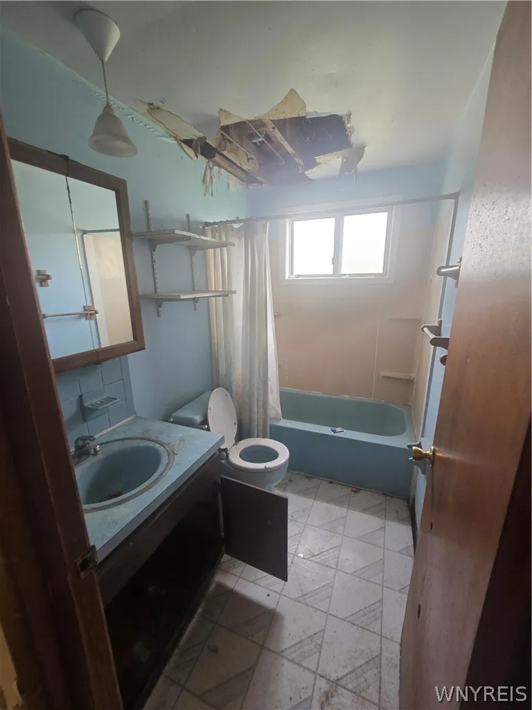 5741 Berg Road, Orchard Park, New York 14218, Orchard Park, New York 14218, 6 Bedrooms Bedrooms, ,2 BathroomsBathrooms,Residential,For Sale,5741 Berg Road, Orchard Park, New York 14218,0,B1674687
