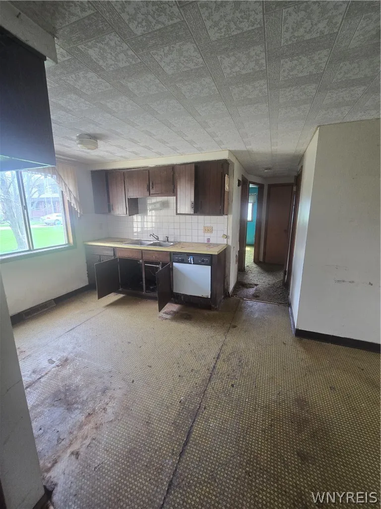 5741 Berg Road, Orchard Park, New York 14218, Orchard Park, New York 14218, 6 Bedrooms Bedrooms, ,2 BathroomsBathrooms,Residential,For Sale,5741 Berg Road, Orchard Park, New York 14218,0,B1674687