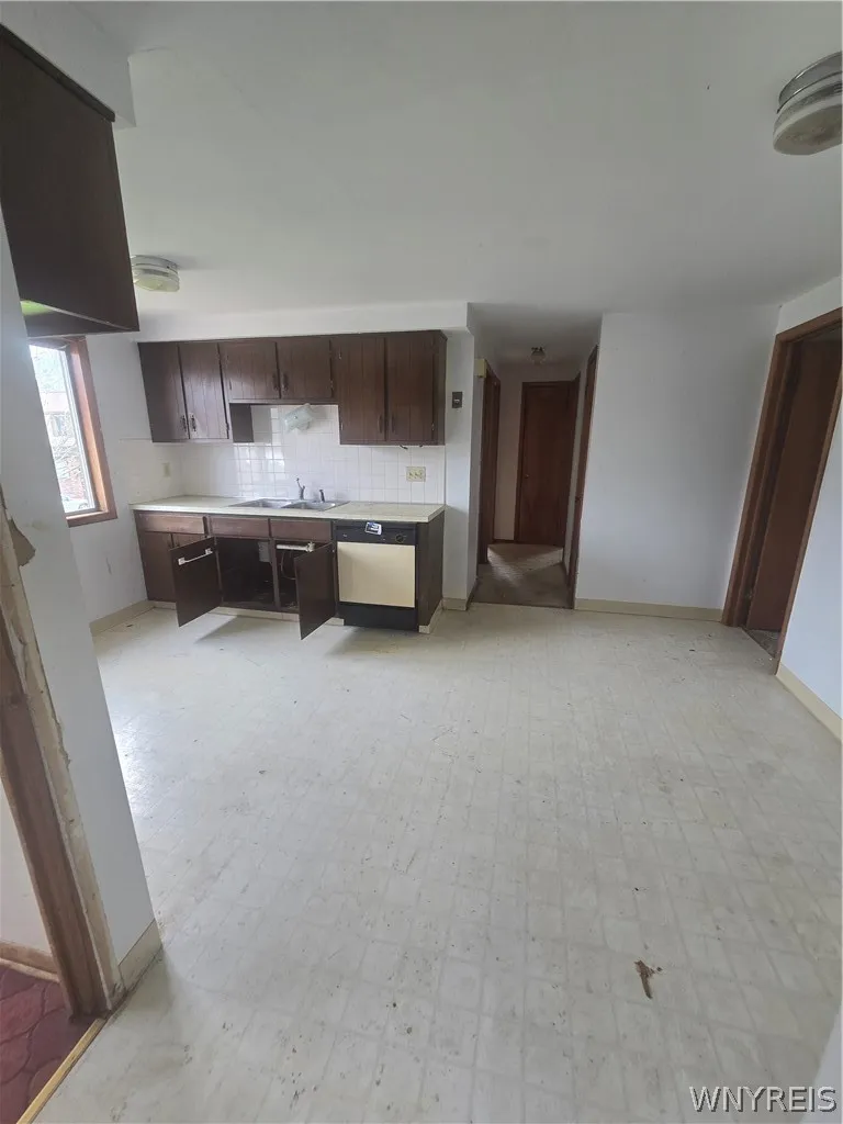 5741 Berg Road, Orchard Park, New York 14218, Orchard Park, New York 14218, 6 Bedrooms Bedrooms, ,2 BathroomsBathrooms,Residential,For Sale,5741 Berg Road, Orchard Park, New York 14218,0,B1674687