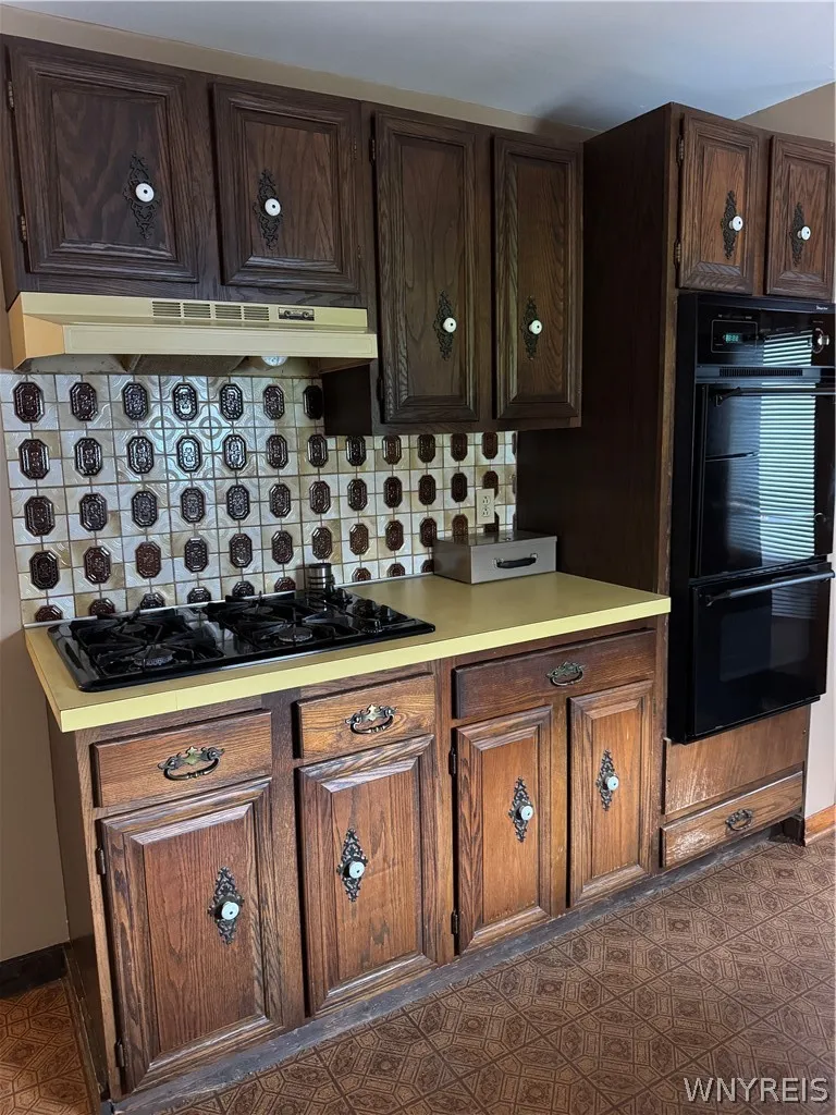 Gas cooktop, and built in wall ovens