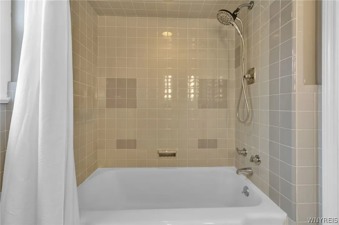 7 Harvard Place, Orchard Park, New York 14127, Orchard Park, New York 14127, 4 Bedrooms Bedrooms, 12 Rooms Rooms,2 BathroomsBathrooms,Residential,For Sale,7 Harvard Place, Orchard Park, New York 14127,0,B1674803