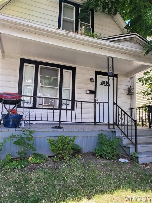127 Royal Avenue, Buffalo, New York 14207, Buffalo, New York 14207, 4 Bedrooms Bedrooms, 7 Rooms Rooms,1 BathroomBathrooms,Residential,For Sale,127 Royal Avenue, Buffalo, New York 14207,0,B1675236