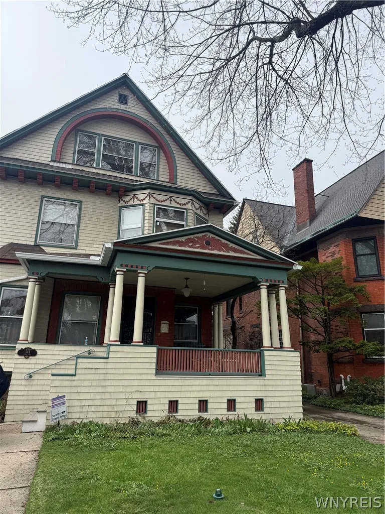 344 Elmwood Avenue 3rd Floor, Buffalo, New York 14, Buffalo, New York 14222, 2 Bedrooms Bedrooms, 5 Rooms Rooms,1 BathroomBathrooms,Residential Lease,For Rent,344 Elmwood Avenue 3rd Floor, Buffalo, New York 14,0,B1675326