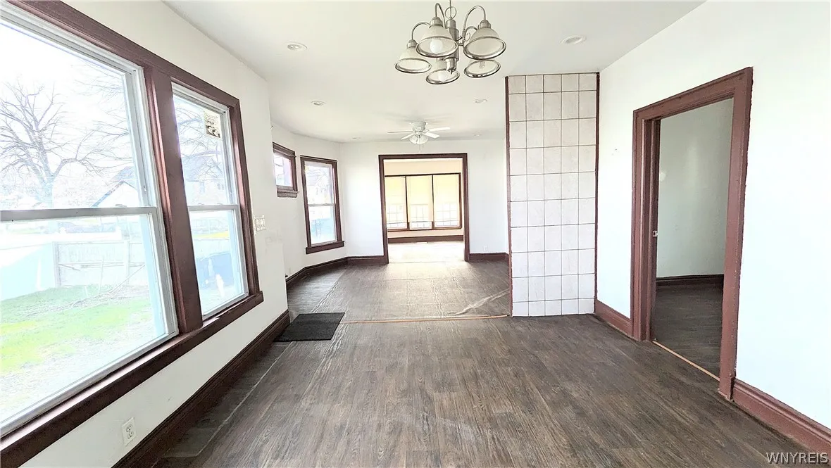 26 Madison Street Lower, Buffalo, New York 14210, Buffalo, New York 14210, 3 Bedrooms Bedrooms, 6 Rooms Rooms,1 BathroomBathrooms,Residential Lease,For Rent,26 Madison Street Lower, Buffalo, New York 14210,0,B1675356