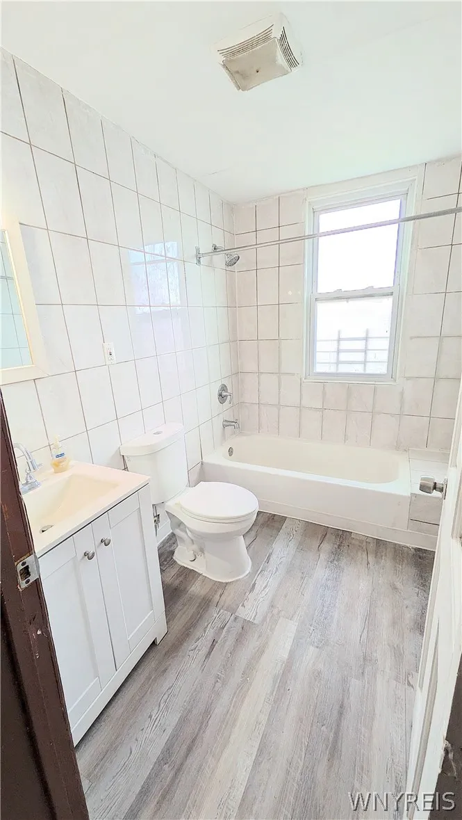 26 Madison Street Lower, Buffalo, New York 14210, Buffalo, New York 14210, 3 Bedrooms Bedrooms, 6 Rooms Rooms,1 BathroomBathrooms,Residential Lease,For Rent,26 Madison Street Lower, Buffalo, New York 14210,0,B1675356