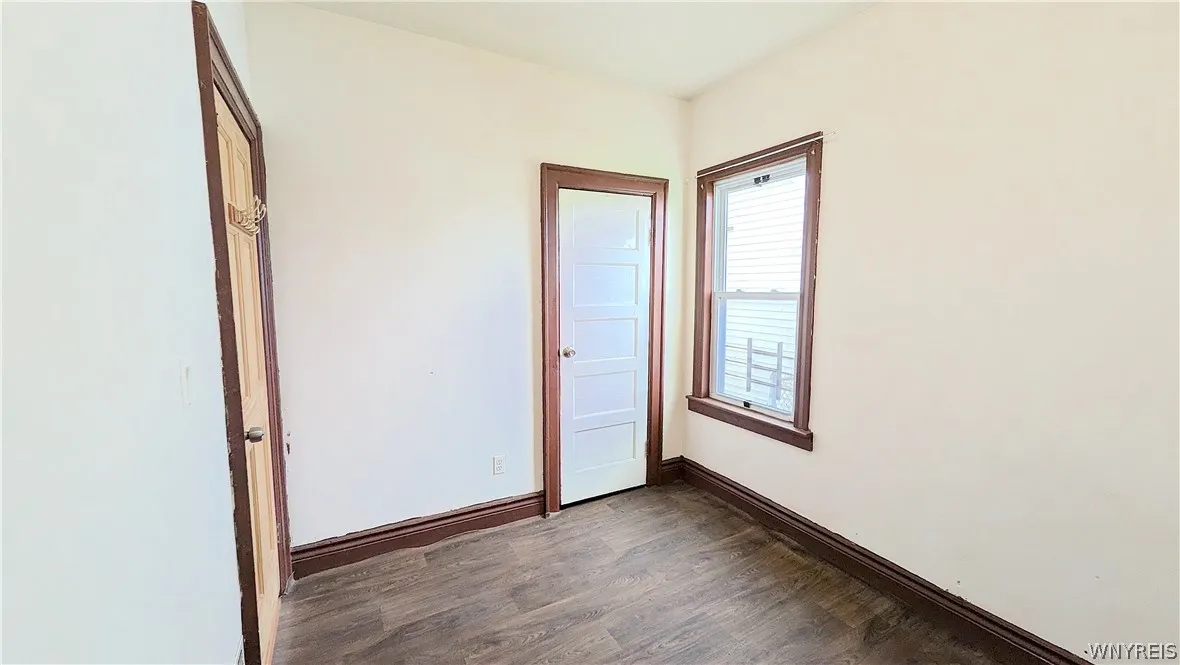26 Madison Street Lower, Buffalo, New York 14210, Buffalo, New York 14210, 3 Bedrooms Bedrooms, 6 Rooms Rooms,1 BathroomBathrooms,Residential Lease,For Rent,26 Madison Street Lower, Buffalo, New York 14210,0,B1675356