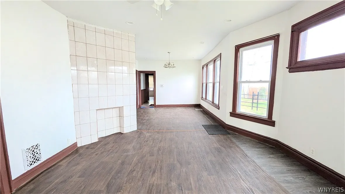 26 Madison Street Lower, Buffalo, New York 14210, Buffalo, New York 14210, 3 Bedrooms Bedrooms, 6 Rooms Rooms,1 BathroomBathrooms,Residential Lease,For Rent,26 Madison Street Lower, Buffalo, New York 14210,0,B1675356